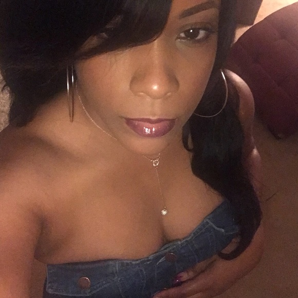 Meet your Posher, Tyra - Picture 1 of 1